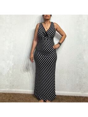 Modern Vintage Boutique Black Striped Sleeveless V-Neck Maxi Dress Sz S